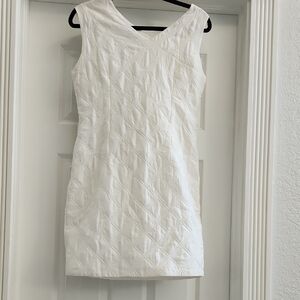 Elegant White Sleeveless Dress
